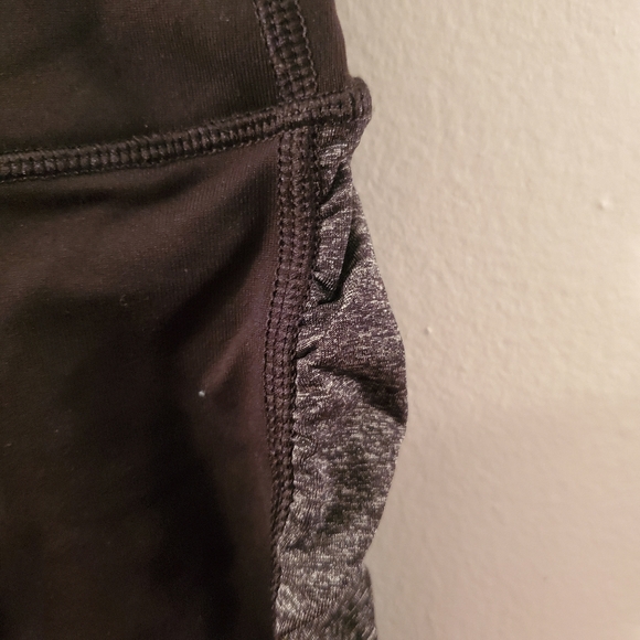Victoria's Secret VSX Sport | Black/Grey Knockout Ruched Crop Leggings - Picture 3 of 6